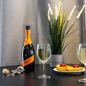 https://rent-like-home-rutowa-10.hotelswroclaw.com